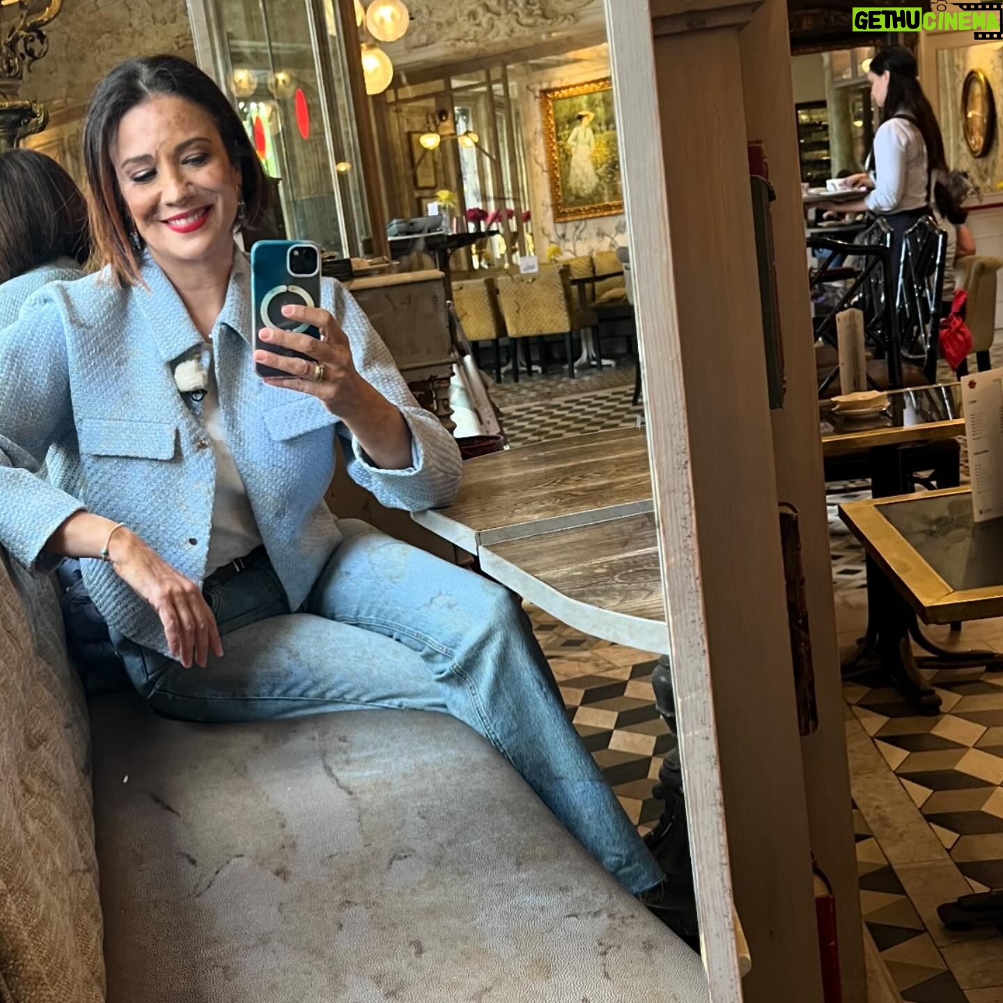 Silvia Jato - 269 Likes - Si las paredes del @cafedeorientemadrid hablaran qué historias nos contarían??? Ufff!!! Todas las inimaginables… vestida con mi super modelo @mango (por si lo queréis saber)empecé a imaginarme tantas escenas que alguna la hubiera protagonizado, siempre con final feliz 😀 😆😻❤️ Nuevo día de trabajo super interesante!!! Próximamente en @telemadrid 👏🏻👏🏻👏🏻👏🏻