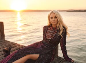 Silvia Schneider Instagram - GET READY!

Another stunning look of @stefflthedepartmentstore ´s new F/W campaign 2023. 
Thank you for this amazing shot @viennacapitals2001 

The dress and the blouse is @missoni and the shoes @ysl