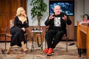 Silvia Schneider Instagram - Gleich geht´s los...! Durfte zu Gast sein im sehr suprigen "Willkommen Österreich" Studio und dort an der Seite von Thomas Gratzer sitzen und lauschen...und auch plaudern. Es war seeeehr fein. Heute um 21:58 (!!) im zauberhaften ORF. :-)