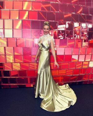 Silvia Schneider Instagram - @orf DANCING STARS: Wundervolle
6.Show 🪩💃🏼🕺🏻 Danke @silviaschneiderofficial für dieses wunderschöne Kleid! ❤️