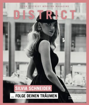 Silvia Schneider Instagram - Danke District Mödling für die schöne Coverstory. Ich freue mich sehr sehr sehr darüber. Auf dem Cover trage ich übrigens den Bestseller aus meiner Black Collection. "Bonnie´s Dress" ist ein echter Klassiker in Schwarz mit so schön schwingendem Tellerrock. Very french... :-)⁠
Die Ohrringe sind von Bucherer und zeitlos elegant. Im Blattinneren könnt Ihr ein wirklich feines Interview lesen und jetzt wünsche ich Euch....Frohe Ostern!