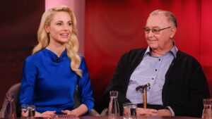 Silvia Schneider Instagram - Heute darf ich mit meinem geliebten Papa im Fernsehen sein. ⁠
Ich bin so stolz. ⁠
Um 23:03 bei STÖCKL, ORF2. Wir sprechen über unsere sehr spannende Familiengeschichte, Vergebung und Menschlichkeit.⁠
Die Gäste in dieser Runde sind wunderbar und besonders interessant. ⁠
Ich bin Beiwerk von Papa :-)