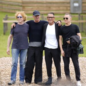Silvia Schneider Instagram - 🎿✨ Das Ski Opening Schladming-Dachstein – The Grand Festival 2024 wird legendär! 🎶✨

📅 Am 6., 7. und 8. Dezember 2024 eröffnen Bryan Adams, Sting und Simply Red die Skisaison in Schladming-Dachstein!

Erlebt unglaubliche Konzerte in der beeindruckenden Kulisse der Schladminger 4-Berge-Skischaukel.

🎸 Bryan Adams – 6. Dezember 2024, 20:00 Uhr
🎤 Sting – 7. Dezember 2024, 20:00 Uhr
🎷 Simply Red – 8. Dezember 2024, 18:00 Uhr

Am 24. Juni 2024 fand eine große Vorstellung der Stars auf der Schnepf’n Alm statt, begleitet von einem großen Aufgebot an Presse und geladenen Gästen wie dem Landeshauptmann Christopher Drexler. Das Event wurde von der bezaubernden Moderatorin Silvia Schneider moderiert.

Tickets und Pakete inkl. Übernachtung sind ab dem 24. Juni erhältlich. Weitere Infos unter www.skiopeningschladming.com.

#SkiOpeningSchladming #TheGrandFestival2024 #BryanAdams #Sting #SimplyRed #SchladmingDachstein #WinterEvents #SkiSeason2024