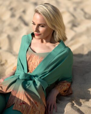 Silvia Schneider Instagram - A real life modern mermaid…

Heute präsentiere ich euch mein 2. Outfit der Modern Mermaid Kollektion, das „Mermaid Outfit“ in green! (Trousers, Bra & Jacket)

Ein sanftes Grün dominiert Hose und Jacke, tief unten tanzen orangefarbene Korallenästchen mit den Meereswogen. Das perfekte Outfit für einen superrelaxten Beachday!

Finden Sie ab sofort die gesamte Kollektion online und bei @stefflthedepartementstore.

#summercollection #summerfashion #modernmermaid #newin #mermaidstyle #beachwearfashion