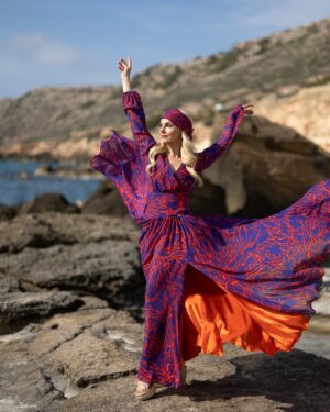 Silvia Schneider Instagram - HOT SUMMER! 

Aus meiner neuen Kollektion “Modern Mermaid“ darf ich euch mein erstes Outfit das Coralreef Dress präsentieren! 

Erotischer Tiefgang. Wer dieses Coralreef Dress in Augenschein nimmt, lässt sich auf eine nie enden wollende Odyssee der Sinne, auf ein Tauchabenteuer entlang fantastischer Korallenriffe ein.

Finden Sie ab sofort die gesamte Kollektion online und bei @stefflthedepartmentstore.

#summercollection #summerfashion #modernmermaid #newin #mermaidstyle #beachwear #newcollection #fairytailcollection