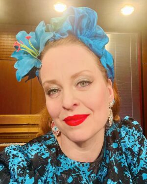 Silya Nymoen Instagram - Har assa hatt en så emosjonell og begivenhetsrik helg. Release💙, fullt hus med familiegathering❤️ og konsert med Stabsmusikken i Konserthuset igår🥳 (Spilte forresten «Rebel Unravel» live for første gang, arra av Gudim til orkester, supergøy og superstas! 🧡)

Nå har jeg endelig satt meg ned og ser på meldinger og kommentarer til «Help is on the way» og jeg er helt overvelda. Tusen tusen takk for så mange fine ord om låta og video og alt. Det varmer langt inn i rota🩵💙🩵Takk.
#feelingallthefeels #helpisontheway