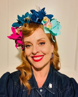 Silya Nymoen Instagram - Har hatt en magisk kveld i operaen!🦄 Tusen takk for tilliten @operaen_ , @oslopride og NRK! Superstas å få være medprogramleder med @nomanmubashir på @oslopride sin 50 års bursdagsfest og spille «Don’t Dim My Light» med @nrkkork 🤩❤️🥳
Og så mange utrolig fine og ulike artister og et fabelaktig publikum! For en gave☺️
Konserten sendes på NRK 29.juni 👯‍♀️🥰 🎻
Happy Pride🌈❤️🏳️‍🌈