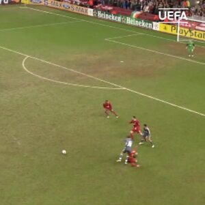Simão Sabrosa Instagram - Unforgettable moment, one of my favorite goals, do you still remember this goal? @championsleague @slbenfica