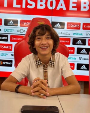 Simão Sabrosa Instagram - Feliz aniversário meu amor, 13 anos de um menino especial, estarei sempre ao teu lado, luta pelos teus sonhos sempre com a inteligência que te caracteriza, o teu amor e o teu sorriso deixa-nos tranquilos  e muito muito felizes. Love u Guigo 13 happy birthday ❤️🎂 grato pelo teu amor!