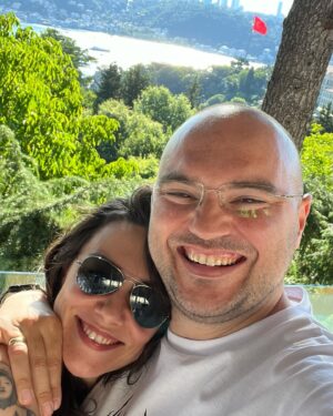 Simel Keçicioğlu Instagram - Zamanında buraları aldığımız iyi oldu şimdi çok değerlendi 🥸😎
*Bu bayram da hiçbir hayvana zarar verilmemiştir.
**Bundan beyle ben de poz vericem 🥴