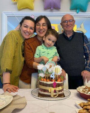 Simel Keçicioğlu Instagram - Beni bambaşka bir sevgiyle tanıştıran kıymetlim doğdu bugün! Sen Can’ım! İyi ki doğdun iyi ki varsın halacım! Canım! 🥹♥️🧿😚
Yapımda ve yayında emeği geçen Seçil ve Sencer’e sonsuz teşekkürler 🫶🏻🤗😘