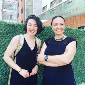 Simel Keçicioğlu Instagram - Bugün ilk kez sınıf olarak bir araya geldik ✌🏻 buna vesile olan seminer ders sunumlarımıza teşekkür ederiz ve tabii değerli hocam Özlem Belkıs’a 😇🎈🥳🤗✌🏻🤟🏻🤞🏻🤓
.
.
.
#dokuzeylülgüzelsanatlarfakültesi #yükseklisans #sahnesanatları