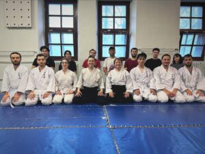 Simel Keçicioğlu Instagram - Yeni dojomuz Boğaziçi Üniversitesi’nde aikido dersleri yıllar sonra tekrar başladı. Daim olsun 🙇🏻‍♀️
.
.
.
.
#aikido #unitedaikidoorganisation #uaobogazici #unitedaikidobogazici