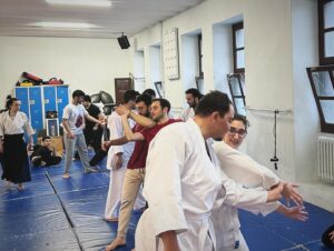 Simel Keçicioğlu Instagram - Yeni dojomuz Boğaziçi Üniversitesi’nde aikido dersleri yıllar sonra tekrar başladı. Daim olsun 🙇🏻‍♀️
.
.
.
.
#aikido #unitedaikidoorganisation #uaobogazici #unitedaikidobogazici