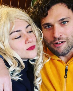 Simel Keçicioğlu Instagram - Çok ısrar ettiniz ben de boyattım, hep soruyorsunuz sevgülümü de paylaşıyorum 👩🏼🧔🏼😅😆