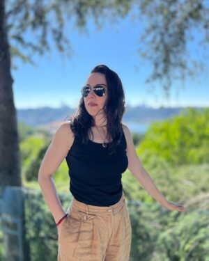 Simel Keçicioğlu Instagram - Zamanında buraları aldığımız iyi oldu şimdi çok değerlendi 🥸😎
*Bu bayram da hiçbir hayvana zarar verilmemiştir.
**Bundan beyle ben de poz vericem 🥴