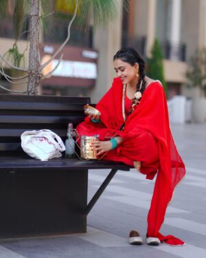 Simi Chahal Instagram - second last photo represents me 🧅🥰

Photography : @mr.jphotography_ @directornarinder 
Suit : @aliwarofficial 
Jewellery : @theurbanglitter 
Makeup : @kashish_art 
Hair : @sami_iran_hair