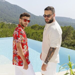 Simon Castaldi Instagram - Remember Ibiza ... Le début de ta formation 🐇 Joyeux anniversaire petit frère ! ❤️😘