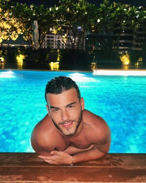 Simon Castaldi Instagram - J’me sens mieux j’ai les yeux plissés