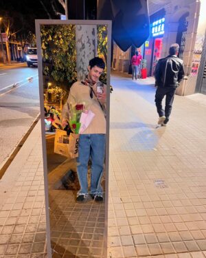 Simón Hempe Instagram - como se dice reflejo en catalán?🪞