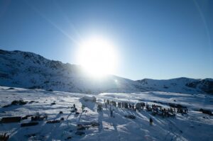 Simón Hempe Instagram - La Sociedad de la Nieve es la décima película más vista de la historia de habla no inglesa, con 51 millones de visualizaciones. Están locos 🥺 Gracias!
