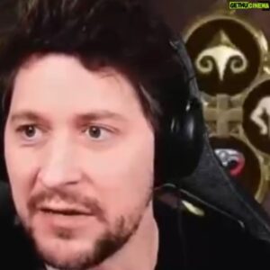 Simon Krätschmer Instagram - Armleuchter testet Armbrust #Fable