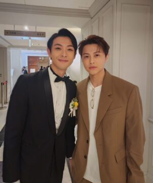 Simon Lien Instagram - 從小ㄧ起長大的兄弟，也不知道要多說什麼，只能跟你說你的人生好與壞我都會陪你ㄧ輩子嘿，有點噁心，但我還是要說，我都會在，愛你❤️
-
@dewichien 好好和他相處😆😌

#wedding #伴郎 #bestfriends