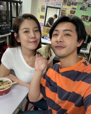 Simon Lien Instagram - 今年的第一顆粽子值得紀念，感恩最懂吃的 @esther88 ，大家端午安康！