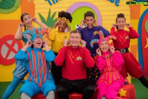 Simon Pryce Instagram - Can you pull your ears out? 

Yes we can 😎

#TheWiggles