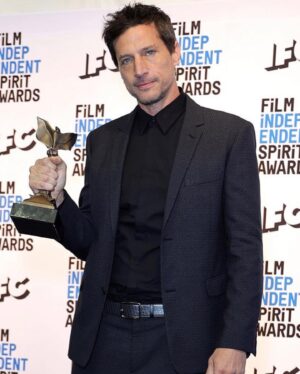 Simon Rex Instagram - I’ve had a pretty amazing life but last night takes the cake. Thank you @filmindependent @a24 and I owe it all to @bakermovies for rolling the 🎲 🎲 on me. Sorry I blacked out on stage and forgot to thank my mom and some of @redrocketmovie team. And thanks @fendi for the crispy suit ! You know who you are. ❤️