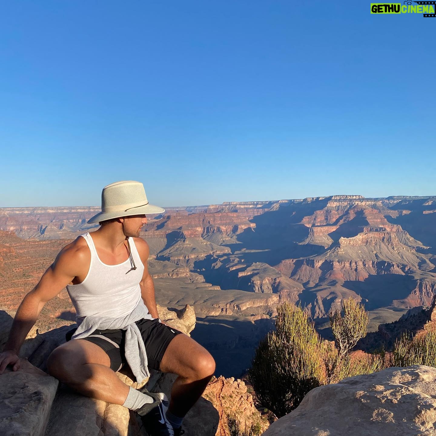 Simon Sherry-Wood - 2.1K Likes - Good morning ‘Murcia! Isn’t she Grand? 🙌🏽 #grandcanyon #roadtrippin