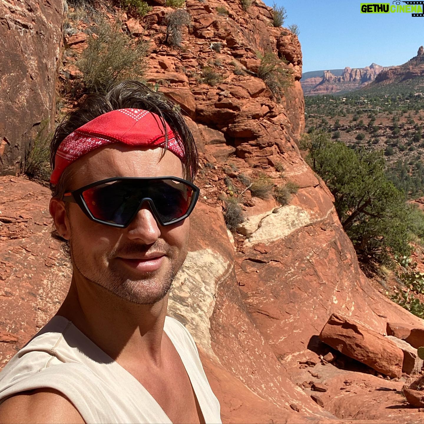 Simon Sherry-Wood - 2.3K Likes - Oh hey guys! 👋🏼 Did I miss anything? No? Ok cool ✌🏼 #hiatus #sedona