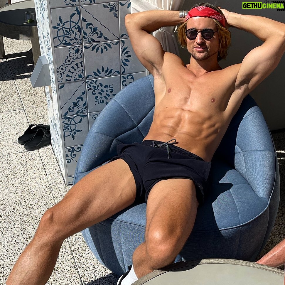 Simon Sherry-Wood - 2.2K Likes - I wish Monday looked like Sunday ☀️ #pride