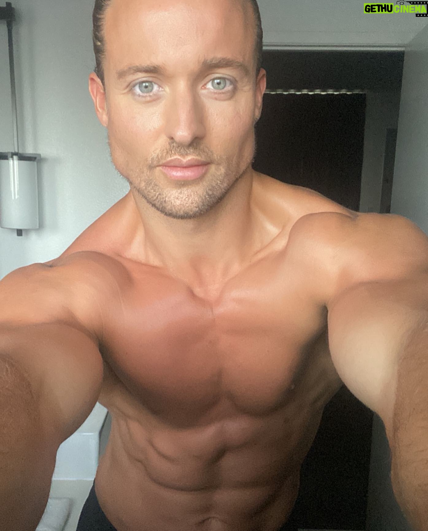 Simon Sherry-Wood - 1.5K Likes - Oh hey 👋🏼