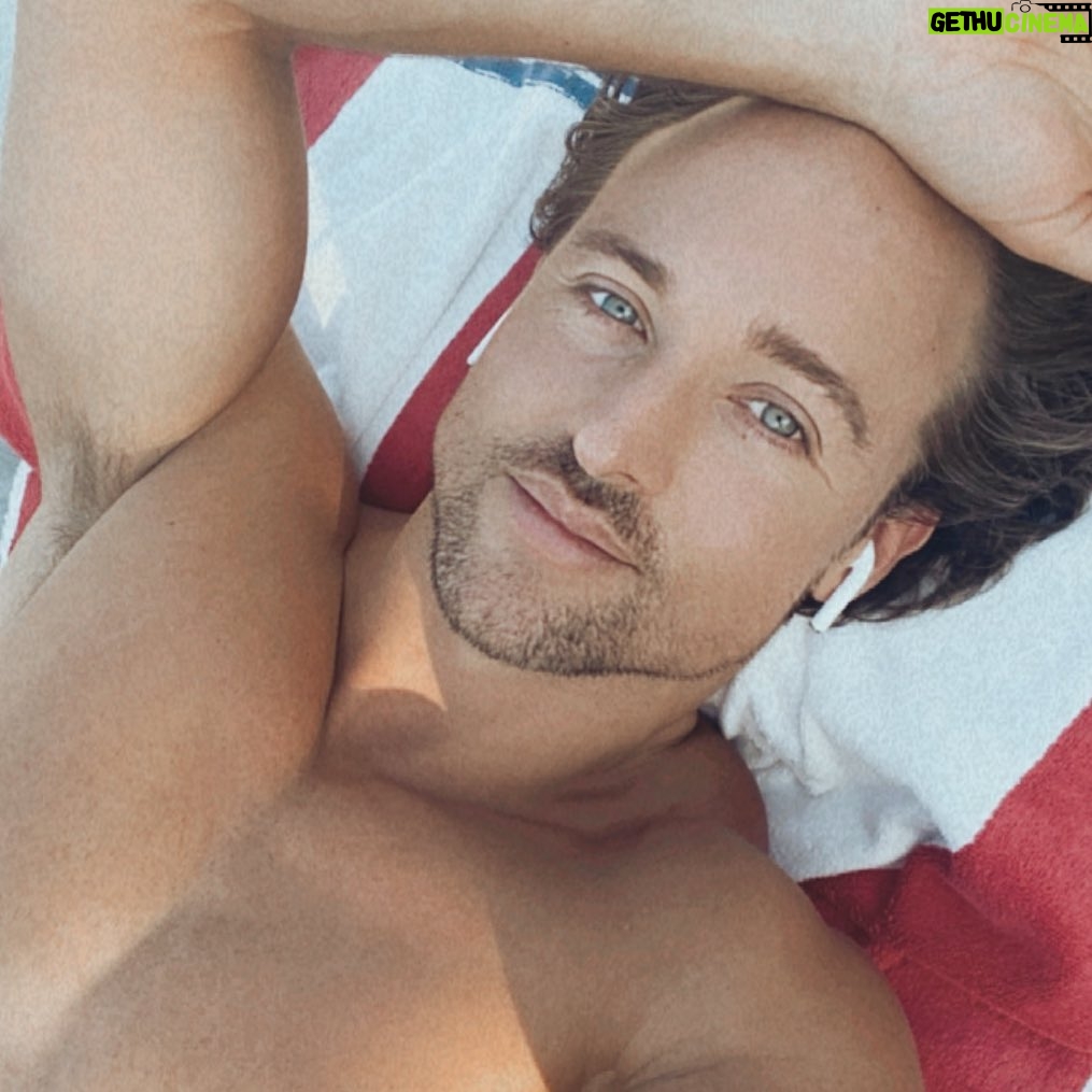 Simon Sherry-Wood - 2.8K Likes - Weekend getaway 🌵 #palmsprings