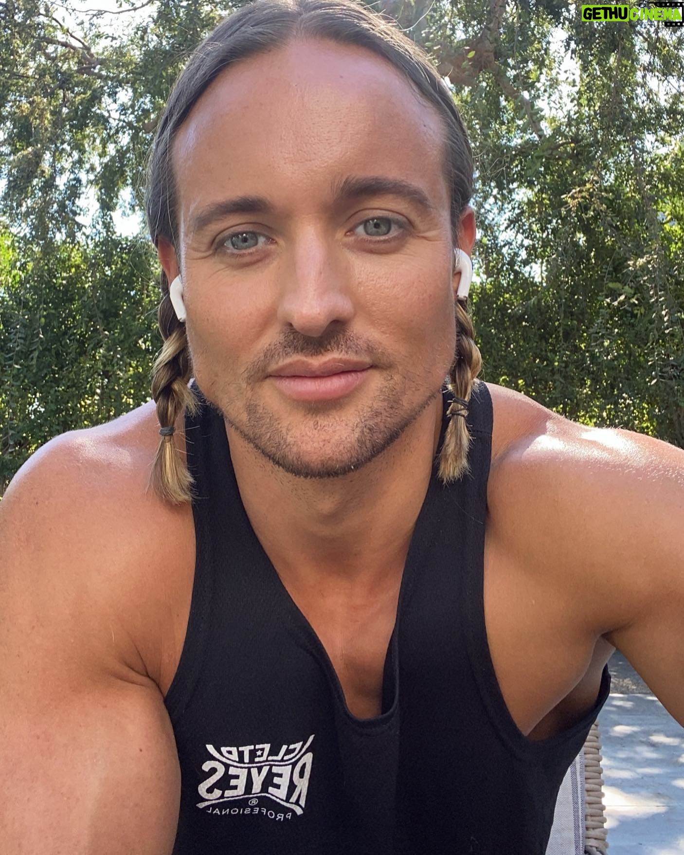 Simon Sherry-Wood - 1.3K Likes - Happy Friday ya’ll ❤️ #pigtails