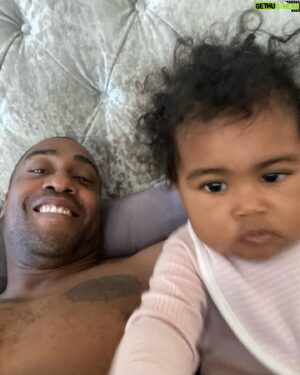 Simon Webbe Instagram - Waking up with this angel @cyanshenelwebbe gives me that extra boost for a positive day. 
It’s @cocomelon_official every morning. Her favourite is wheels on the 🚌 
What are you up to? 
Comment 👇🏾