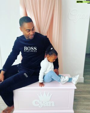 Simon Webbe Instagram - She’s a little angel, my world and the apple of my eye. 
She’s growing so fast it’s scary. 
Senı seviyorum ❤️
Box by @littlelucywillow 
Who is the apple of your eye? 
Comment below🙏🏾
#gifted