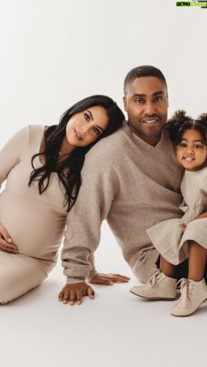 Simon Webbe Instagram - A week today till we become a family of 4 🥹🧿🙏🏽

📸 @just_tina_photography 

#pregnancyshoot #family #familytime #familygoals #familyphotos #countdown #blessed #love #3becomes4