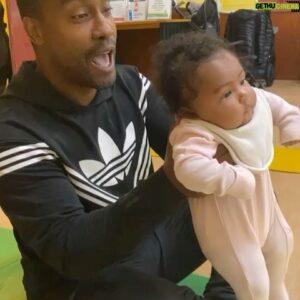 Simon Webbe Instagram - I went to my daughter @cyanshenelwebbe second sensory class yesterday and we made a new friend.😂
Jelly on a plate 😂😂