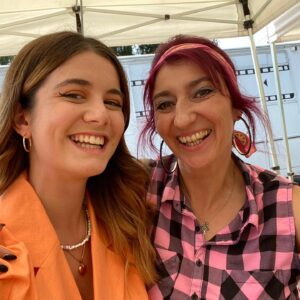 Simona Babčáková Instagram - Měla jsem radostné setkání s Elizabetou Kiss. A jsem nadšená, když potkám inteligentní a komunikativní bytosti a je jedno, kolik je komu let. 😀😉😇🤔🙏
.
.
.
@ellizabethkiss ❤️