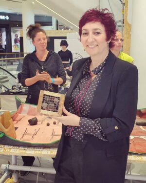 Simona Babčáková Instagram - Takže klasika! Avízuji, že přinesu věci na swap na Good festival ve Westfieldu Chodov a zapomenu je doma. 😀 takže druhý pokus! Dnes tedy opět budu na návštěvě festivalu od 16h. Festival potrvá do 28.5. A pokud máte něco, co chcete poslat dál, protože vám přijde škoda to vyhodit, přineste to tam. A při té příležitosti si třeba vyrobíte hmyzí domeček nebo šperk z kapslí od kafe nebo se s někým seznámíte nebo se necháte inspirovat k drobným změnám ve vašem životě, kterými můžete podpořit úsilí o udrzitelnější styl života. 🙂