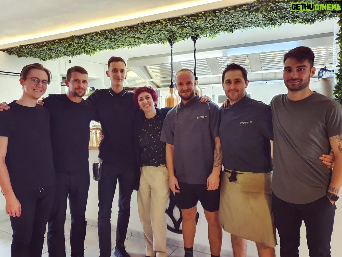 Simona Babčáková - 616 Likes - Žijete-li v Šumperku nebo projizdite kolem, velmi doporučuji @bistro_sumperk Nejsem gurmán, ale z jejich citronove omáčky jsem měla boule za ušima a moje chuťové pohárky zažívaly slast. Plus velmi příjemná obsluha. To všechno na místě, kde byla dřív nonstop herna. A mně to dávat naději, že se dějí změna k lepšímu. Bylo to pro mě jako zjevení a za toto doporučení mě nikdo neplatí. Vychází mi ze srdce. A pokud chceme, aby takovéto podniky přežily, musíme je navštěvovat a vzájemně si je doporučovat. Čokoláda se šlehačkou v Cafe Tuli je jistota, která se od mé střední školy nezměnila. Děkuji.