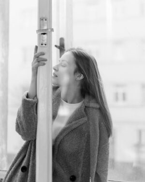 Simona Kollárová Instagram - Don’t Miss The open Windows.
Photo: @mariettakollarova.art