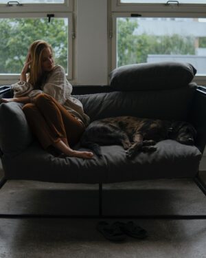 Simona Kollárová Instagram - Couch With Odin
By @mariettakollarova.art 
.
.
.
.
.
.
.
#dog #model #bluemerle #love #photo #photography