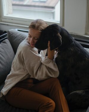 Simona Kollárová Instagram - Couch With Odin
By @mariettakollarova.art 
.
.
.
.
.
.
.
#dog #model #bluemerle #love #photo #photography
