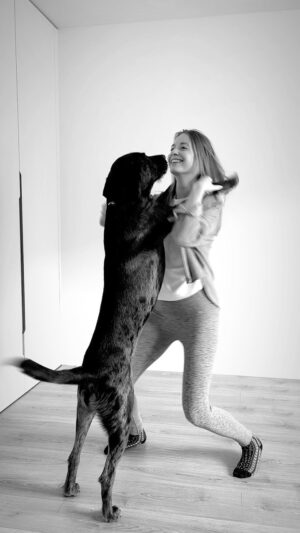 Simona Kollárová Instagram - When you and your dance partner have the same taste in music. 💃🏼🐕‍🦺
.
.
.
.
.
.
.
.
#dogdancing #dancingdog #dance #pulpfiction #fun #dogoftheday #love #dancecouple #colliemix #dancechallenge #ageisjustanumber