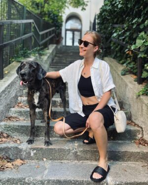 Simona Kollárová Instagram - Me & my fashionable dog 👽
.
.
.
.
.
.
.
.
#dog #fashion #leathershoes #deichmann #bluemerle #retrievermix #colliemix #ootd #ootdfashion #linen