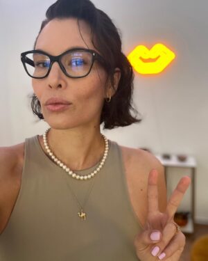 Simona Rýdlová Instagram - Prvnímu Face Yoga studiu u nás je půl roku a je to takový frmol, že jsem ještě nestihla otvíračku. Děkuji, že přemýšlíte i jinak než invazivně 🙏🏻♥️.
.
Face Yoga by Simona, Bělehradská 35.
.
#faceyogasimona #faceyoga #facestudio #oblicejovajoga #jdeto #prirozene #mametovrukou