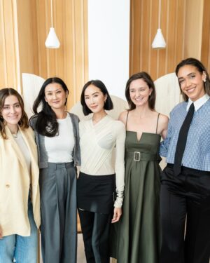 Simone Boyce Instagram - @bumoparent knows how to work hard and parent hard! Thank you @joan.bumo and @chrisellelim for the treat that was moderating this panel on modern motherhood.

The first page of @maekramer’s book Carry Strong says, “You can do it all, not at the same time, and not alone.” What follows is an empowered approach to navigating pregnancy and work. Recommended reading for anyone considering a family and career 💪🏽

Photos by: @kgillphoto